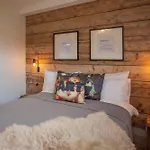 Higgihaus Cabot Mews #25 Fantastic Central